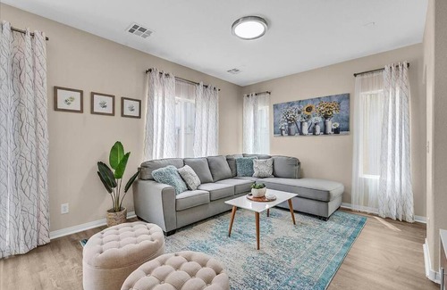 Las Vegas House | Master Suite with King Bed - Perfect for Families & Pets!