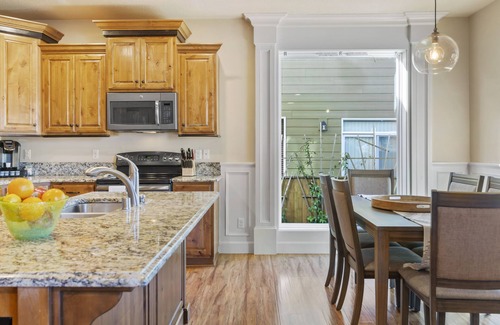 Walnut Grove House | Comfortable 4-Bedroom Home with Ocean View in Vancouver