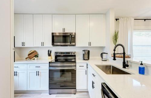 Bay Acres House | Relaxing King Bed & Patio Retreat, Steps from the Beach