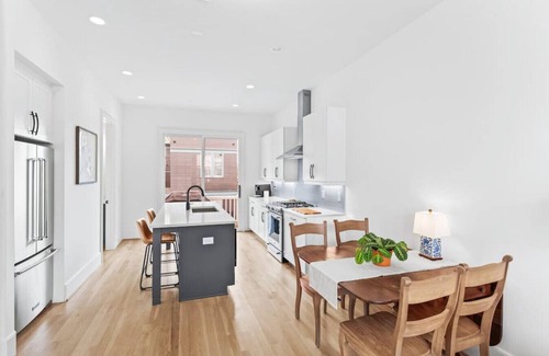 Summerhill House | Discover Your Summerhill Escape with King Bed & Garage