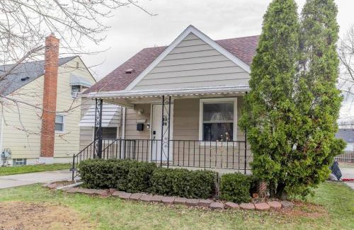 Dearborn Apartment | Cozy King Bed Private Home Ideal for Family Getaways