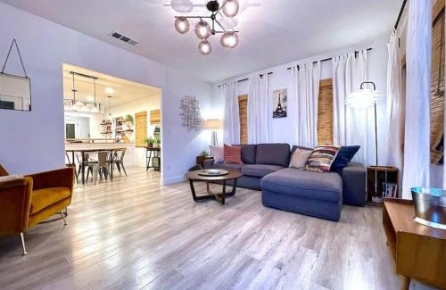 Central Sacramento House | Comfortable King Bed with Private Yard & Driveway Parking