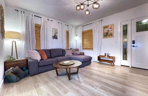 Central Sacramento House | Comfortable King Bed with Private Yard & Driveway Parking