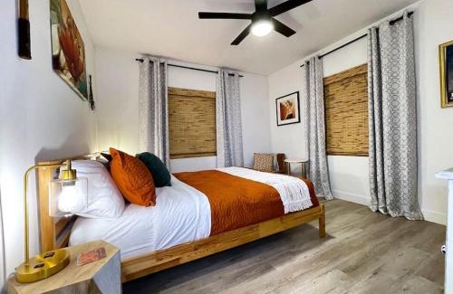 Central Sacramento House | Comfortable King Bed with Private Yard & Driveway Parking