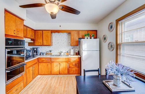 Elmwood Park Apartment | King Bed | Smart TV | Historic Location