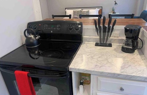 Primos Secane Apartment | Top-Rated King Bed Studio with Spa & Kitchen Amenities
