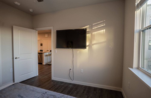 Spring Branch East Apartment | Cozy King Bed Suite with Free Netflix and Parking