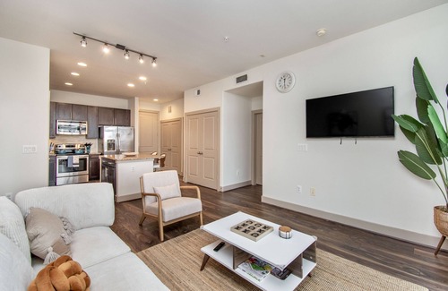 Midtown Apartment | Elegant King Bed Suite with Pool and Spa in Midtown