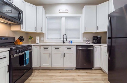 Joliet House | Family-Friendly Retreat with King Bed & Disney+ Access