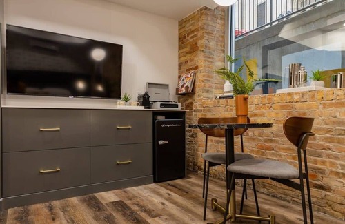 Downtown Apartment | Elegant King Bed Suites at The Finnley Hotel - Rated 9.6