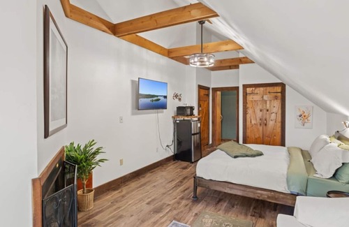 Townsend Hotel | Relax in a Cozy Retreat with Waterfall Views & Fireplace
