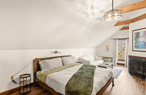 Townsend Hotel | Relax in a Cozy Retreat with Waterfall Views & Fireplace