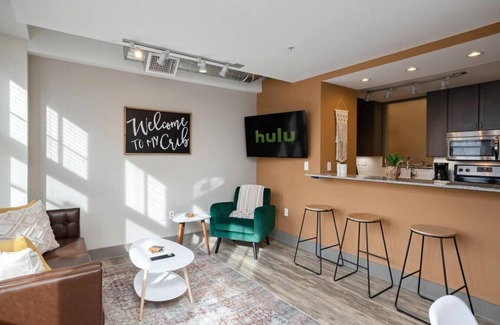 Hanover Place Apartment | Spacious King Bed Near Uptown Theater with Breakfast