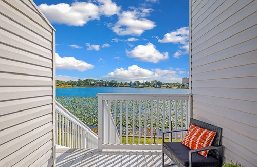 El Centro Beach Condo | Beachside Retreat with Pool and Fast Wi-Fi - 10/10 Rating