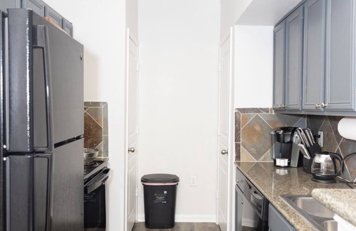 South Central Houston Apartment | Cozy King Bed Retreat with Pool near Downtown & Medical Center