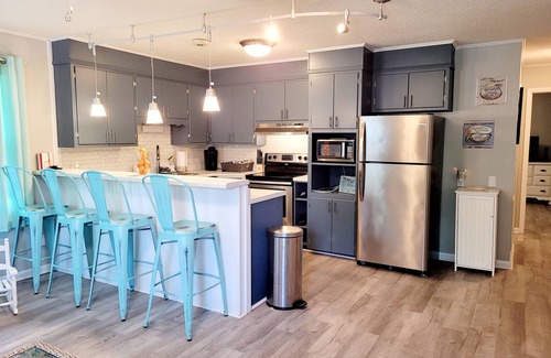 Newport House | Ideal King Bed Retreat – Steps from Downtown Newport Fun