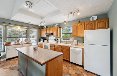 Tybee Island House | King Bedroom Marsh Side Getaway!