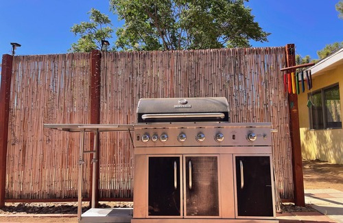 Yucca Valley House | Guest Rated 9.8: Cozy Ocean View Retreat with BBQ & Hammock