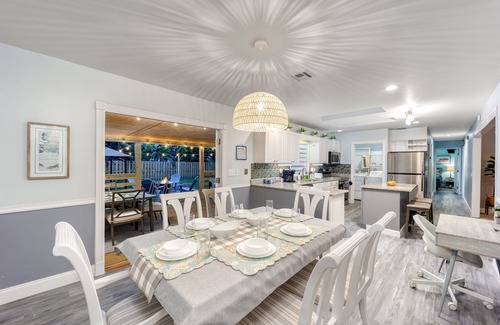 North River Shores House | Cozy Beach-Town Escape with Outdoor Patio & King Bed
