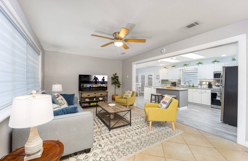 North River Shores House | Cozy Beach-Town Escape with Outdoor Patio & King Bed