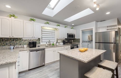 North River Shores House | Cozy Beach-Town Escape with Outdoor Patio & King Bed