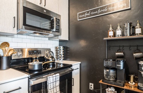 Boise Apartment | King Beds, Pool, Coffee Bar, Balcony