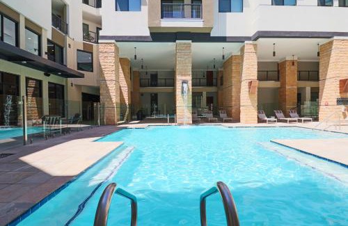 North Scottsdale Apartment | Elegant Home Near Shopping - 4-Star with Ocean View & Pool