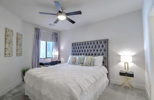 North Scottsdale Apartment | Elegant Home Near Shopping - 4-Star with Ocean View & Pool