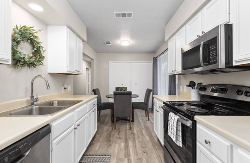 University Park House | Spacious Retreat with King Beds and Family-Friendly Amenities