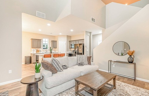 Fargo House | King Beds x 2 I 3 min to Scheels Arena I Hi-Chair