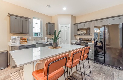 Fargo House | King Beds x 2 I 3 min to Scheels Arena I Hi-Chair