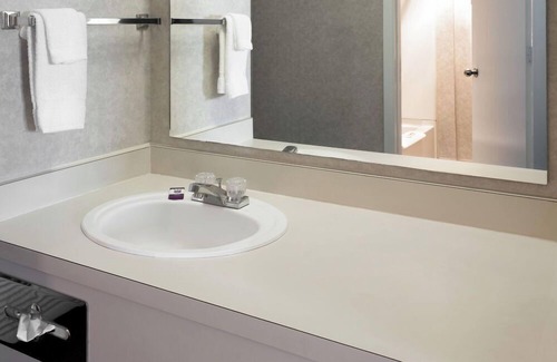 Pasco Hotel | Budget-Friendly Knights Inn Pasco: Family & Accessible Amenities
