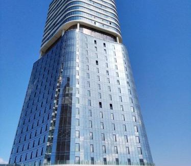 Saburtalo Apartment | King David Two-Bedroom Getaway: Family and Pet Friendly