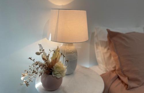 Edi House | Family-Friendly Retreat at King Edi Cottage with Kitchen