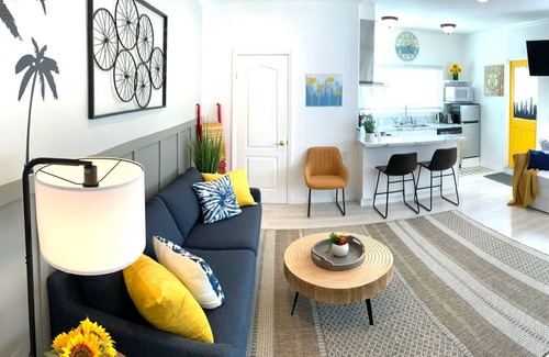 El Camino Village Cottage | King Garden Suite: Ideal for Families & Just Minutes from Beach