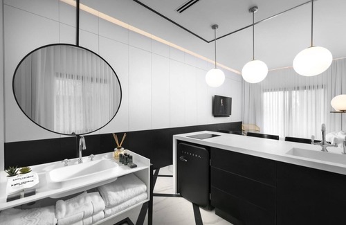 Jerusalem City Centre Apartment | Premier King George Deluxe Suite with Kitchen & Accessibility