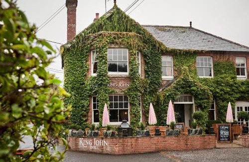 Tollard Royal House | Pet-Friendly Comfort at King John Inn - 4-Star Stay