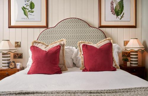 Tollard Royal House | Pet-Friendly Comfort at King John Inn - 4-Star Stay