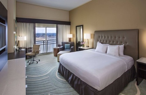 Lakeway Hotel | Delightful King Lakeview at Lakeway Resort & Spa, Pets Welcome!