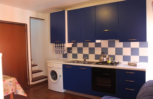 Verona City Centre Apartment | Discover King Lear - Blue House: Central Verona Oasis