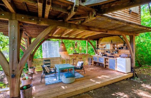 Saint-Paul-de-Vence Ski Chalet | Experience King Louie and Mowgli: Pet-Friendly Bliss
