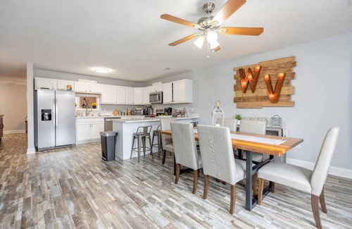 Osage House | Premier King Master Suite Near WVU with Pool & Spa