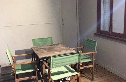 Southern Cross House | Convenient Stay at King of the Cross: Work or Leisure