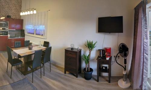 Sankt Englmar Hotel | King Panorama: Oceanfront Stay with Netflix & Pool Access