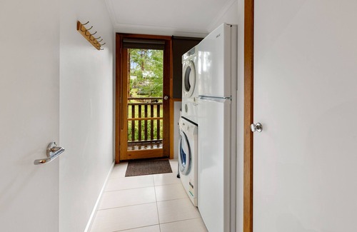 Sawmill Settlement House | Inviting King Parrot Retreat - Perfect for Family Getaways