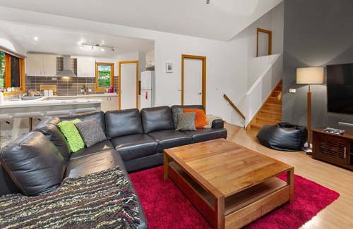 Sawmill Settlement House | Inviting King Parrot Retreat - Perfect for Family Getaways