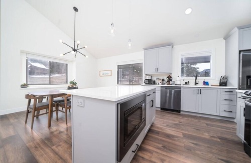 Carriage Hills Cabin | Relaxing Retreat with King Beds, Hot Tub & Scenic Views