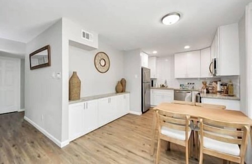 Greenway Plaza-Upper Kirby Apartment | King/QUEEN Bed, Fast Wi-Fi Central HTX
