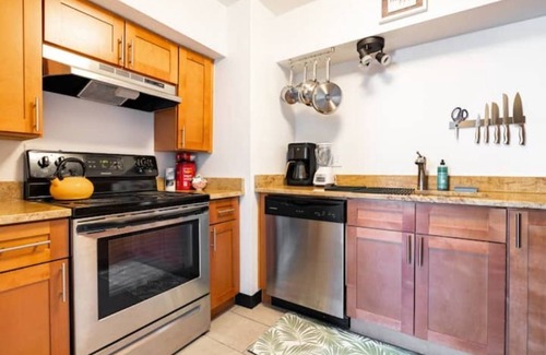 Fairview Park Apartment | Guest Rated 9.8: King & Queen Memory Foam Beds Near Airport