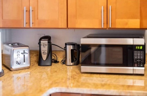 Fairview Park Apartment | Guest Rated 9.8: King & Queen Memory Foam Beds Near Airport